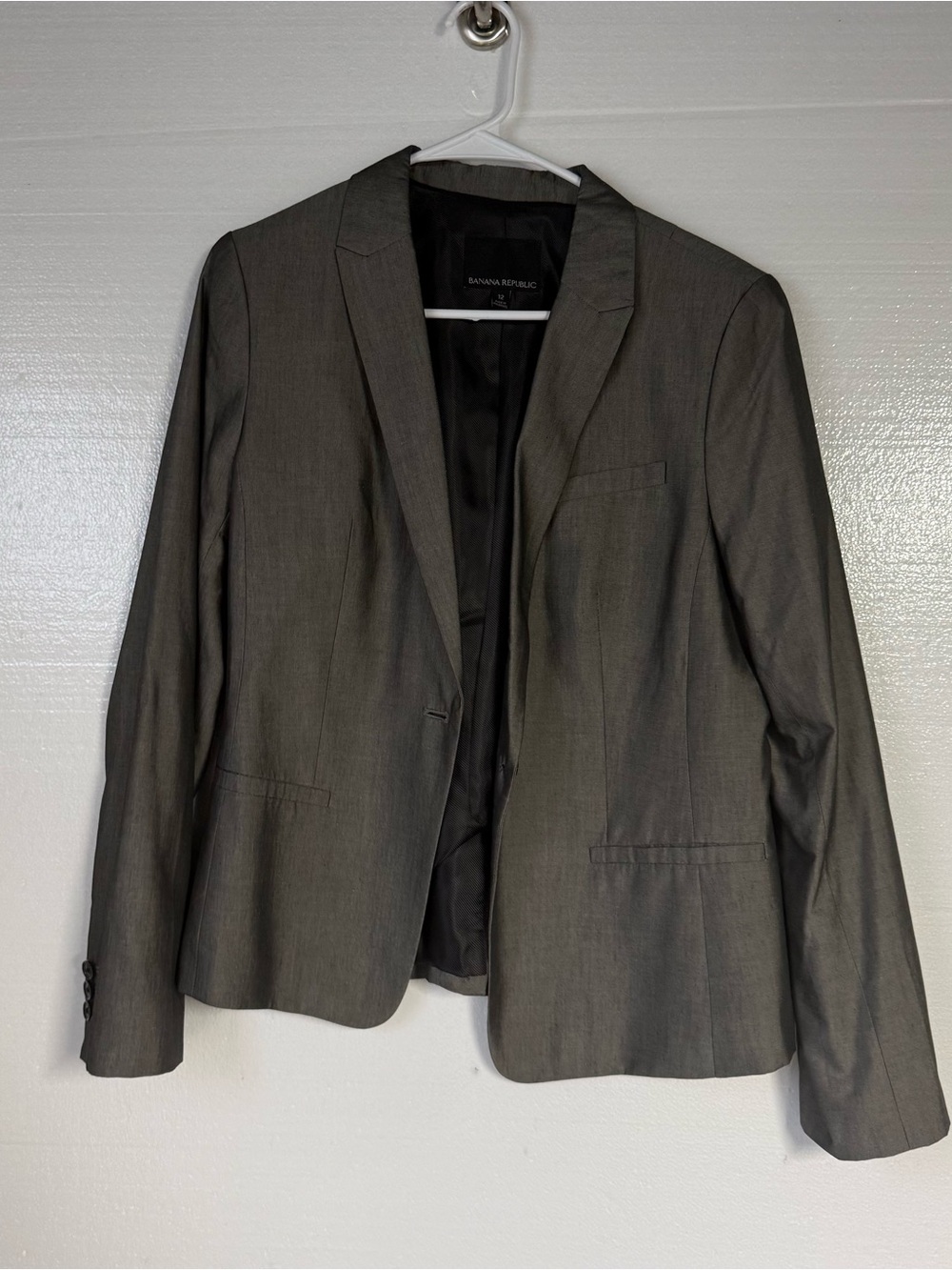 Banana Republic Women’s Size 12 Gray Silk Blend Blazer Career Work Jacket Lined